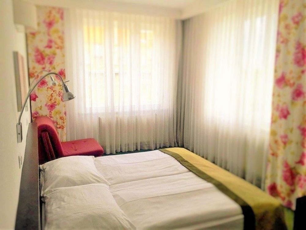 Hotel Vitkov プラハ エクステリア 写真