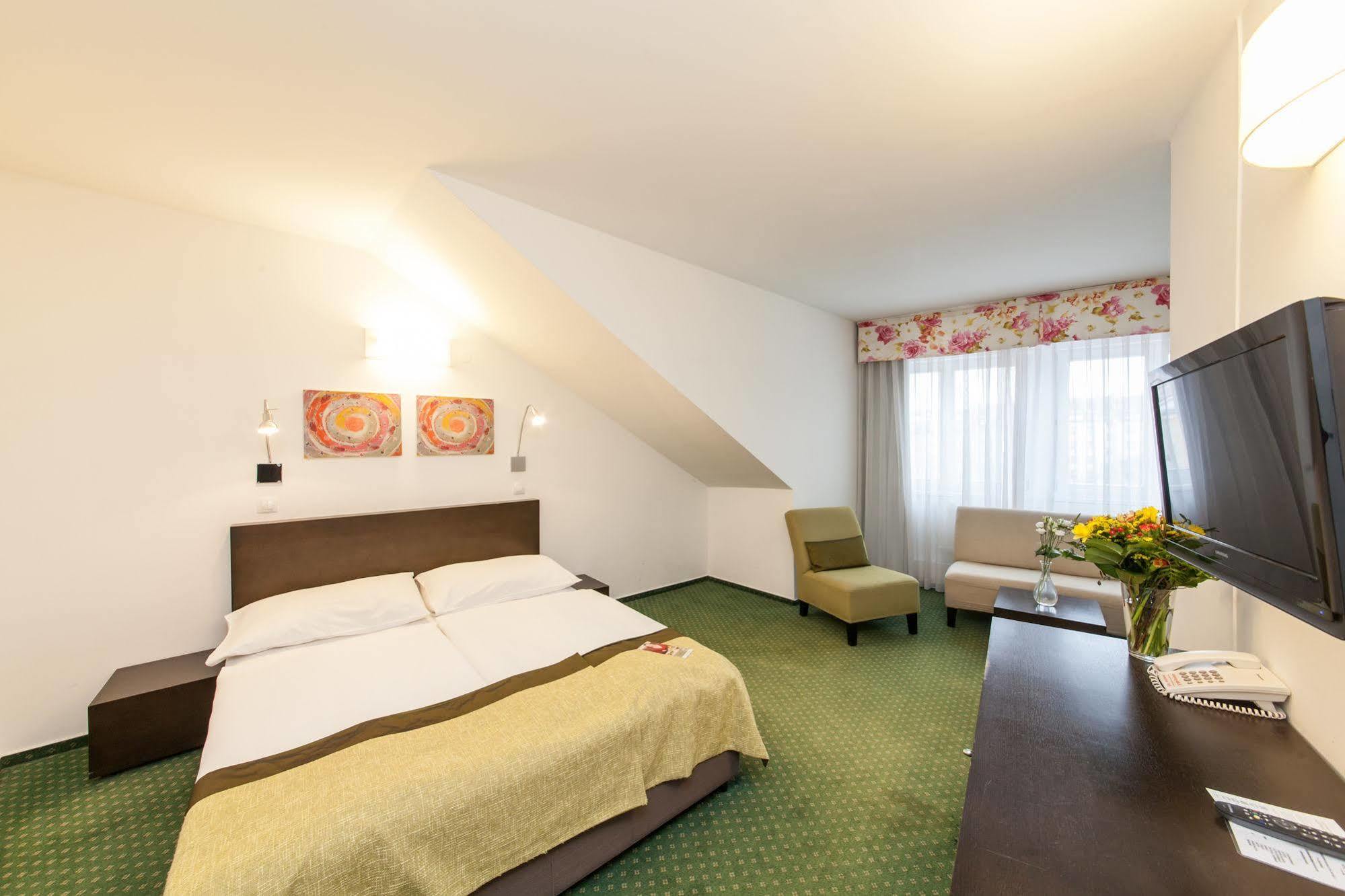 Hotel Vitkov プラハ エクステリア 写真